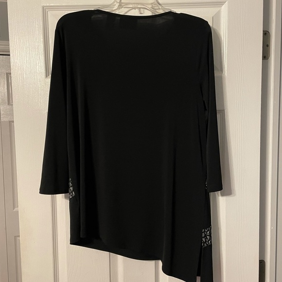 Alfred Dunner Asymmetrical Geometric Print Blouse - Picture 9 of 12